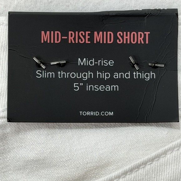 NWT Torrid 18 Women's Mid Rise Mid Short Vintage Stretch - Picture 3 of 12